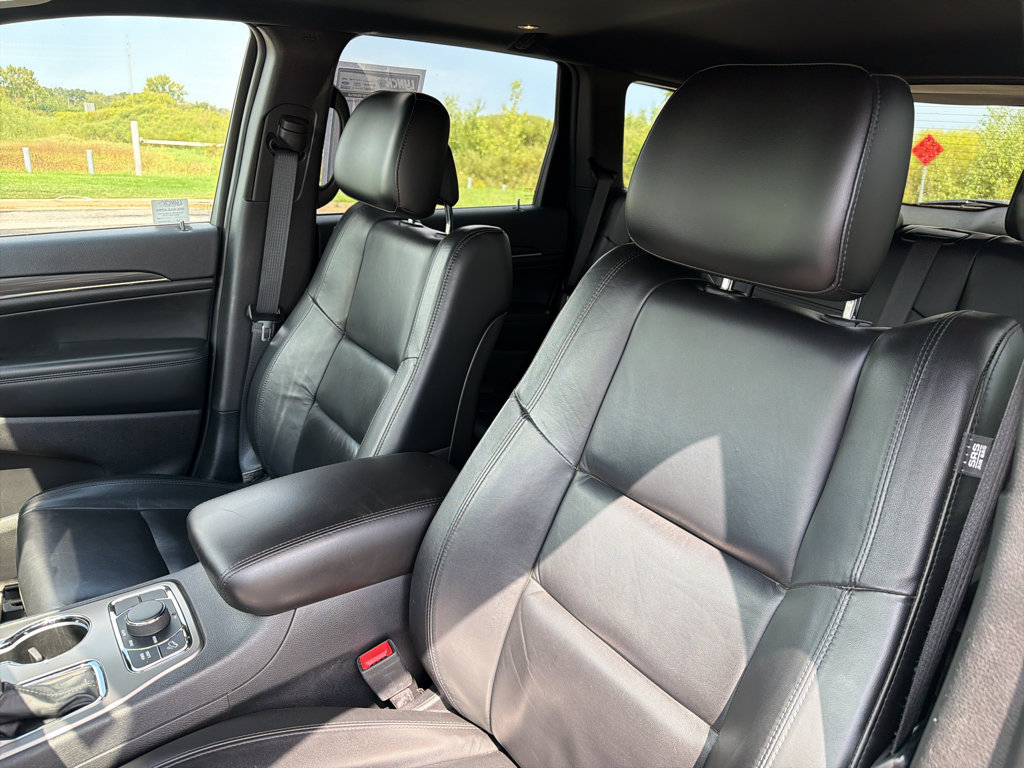 Used 2021 Jeep Grand Cherokee Limited AWD/4WD image 16