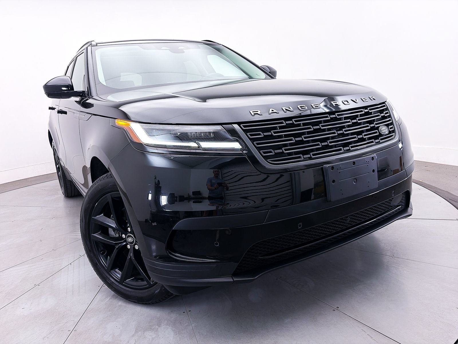 Used 2024 Land Rover Range Rover Velar S AWD/4WD image 3