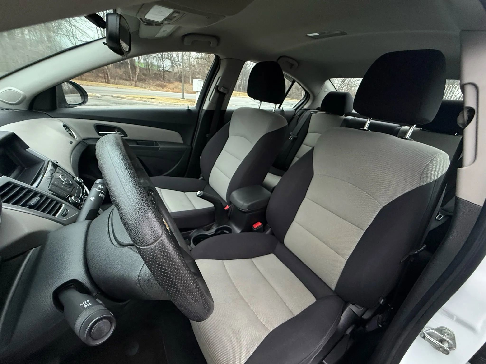 Used 2013 Chevrolet Cruze LS image 33