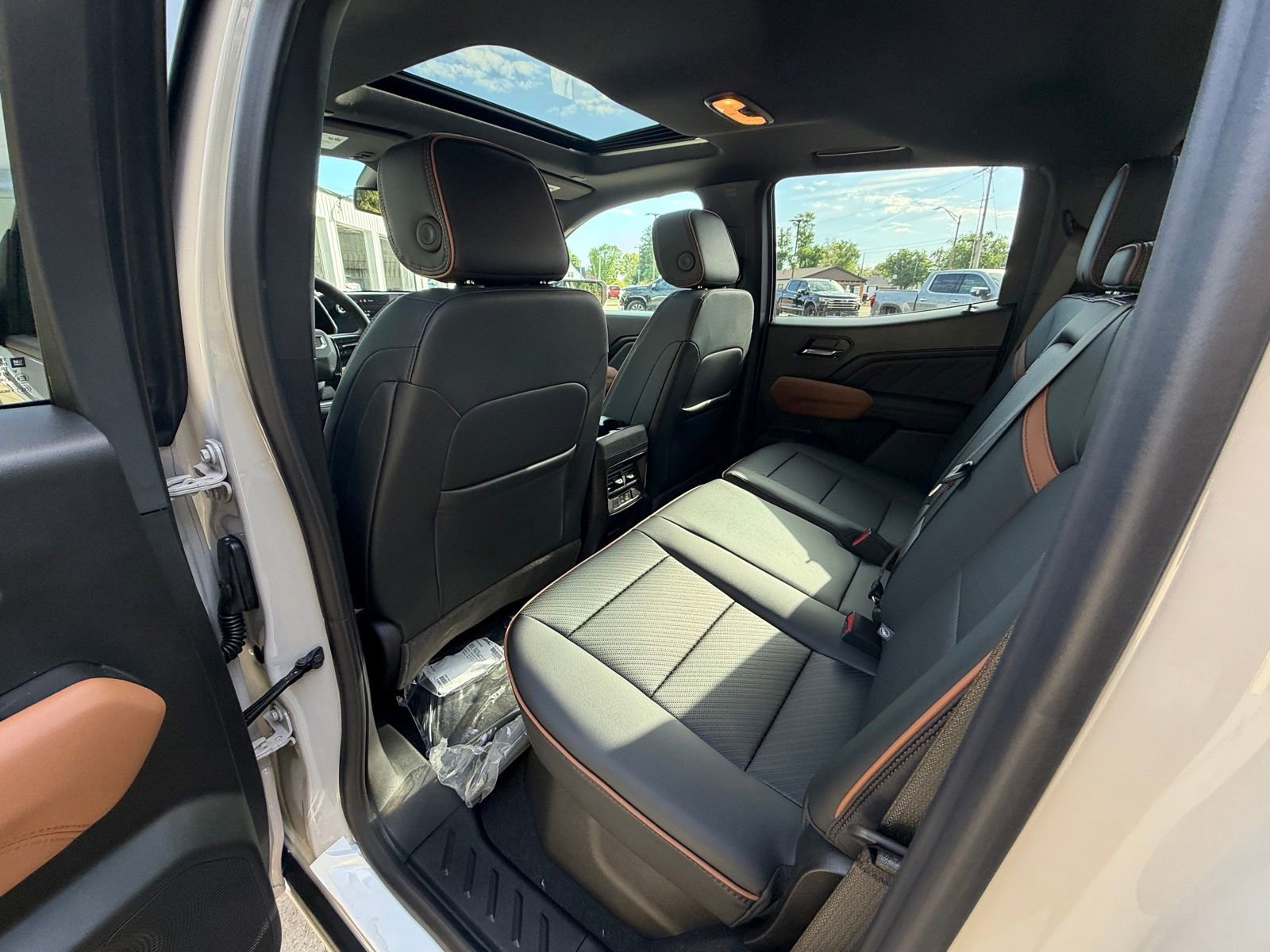 New 2026 GMC Canyon AT4 w/ Technology Plus Package AWD/4WD image 30