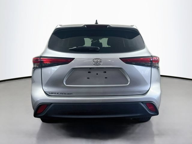 Used 2023 Toyota Highlander L FWD image 8