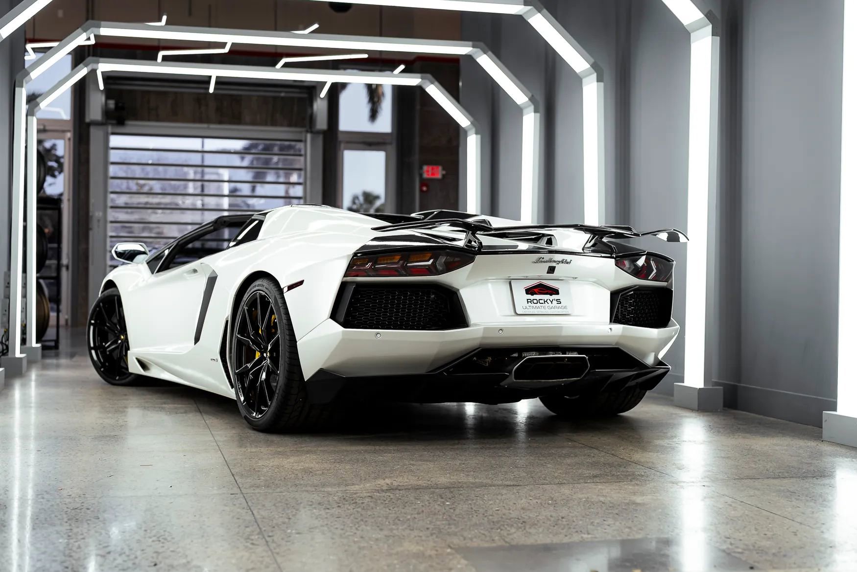 Used 2016 Lamborghini Aventador LP 700-4 image 9