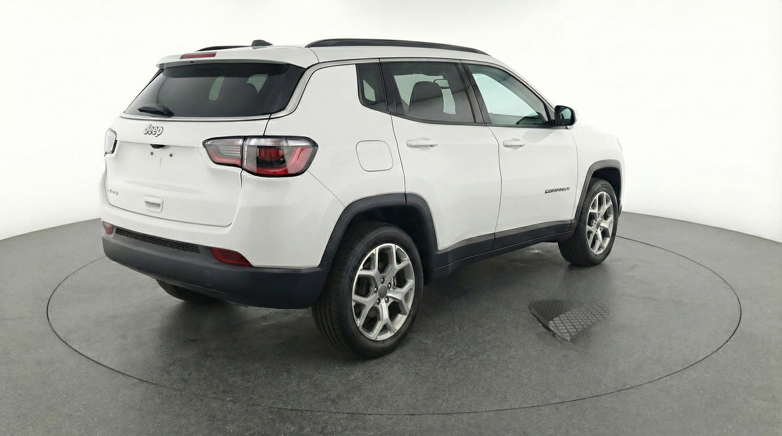 Used 2025 Jeep Compass Latitude image 9