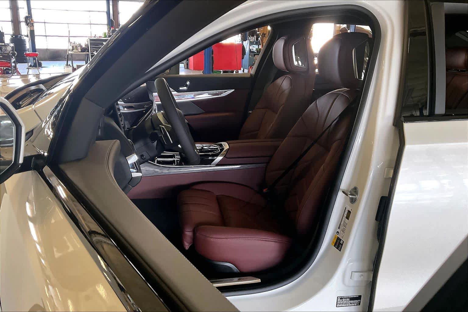 New 2026 BMW i7 eDrive50 w/ M Sport Package image 9