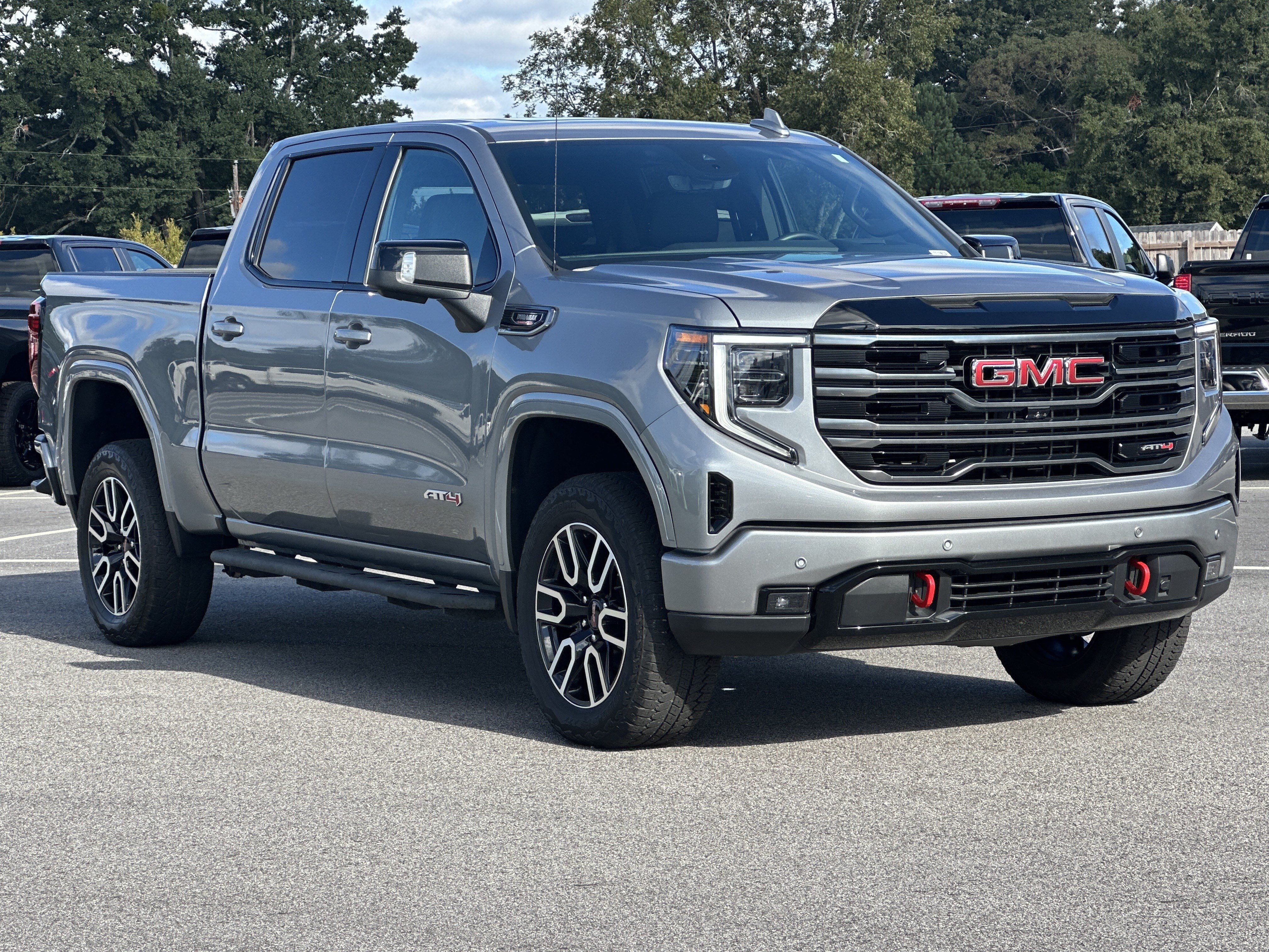 Used 2025 GMC Sierra 1500 AT4 w/ Technology Package AWD/4WD image 3