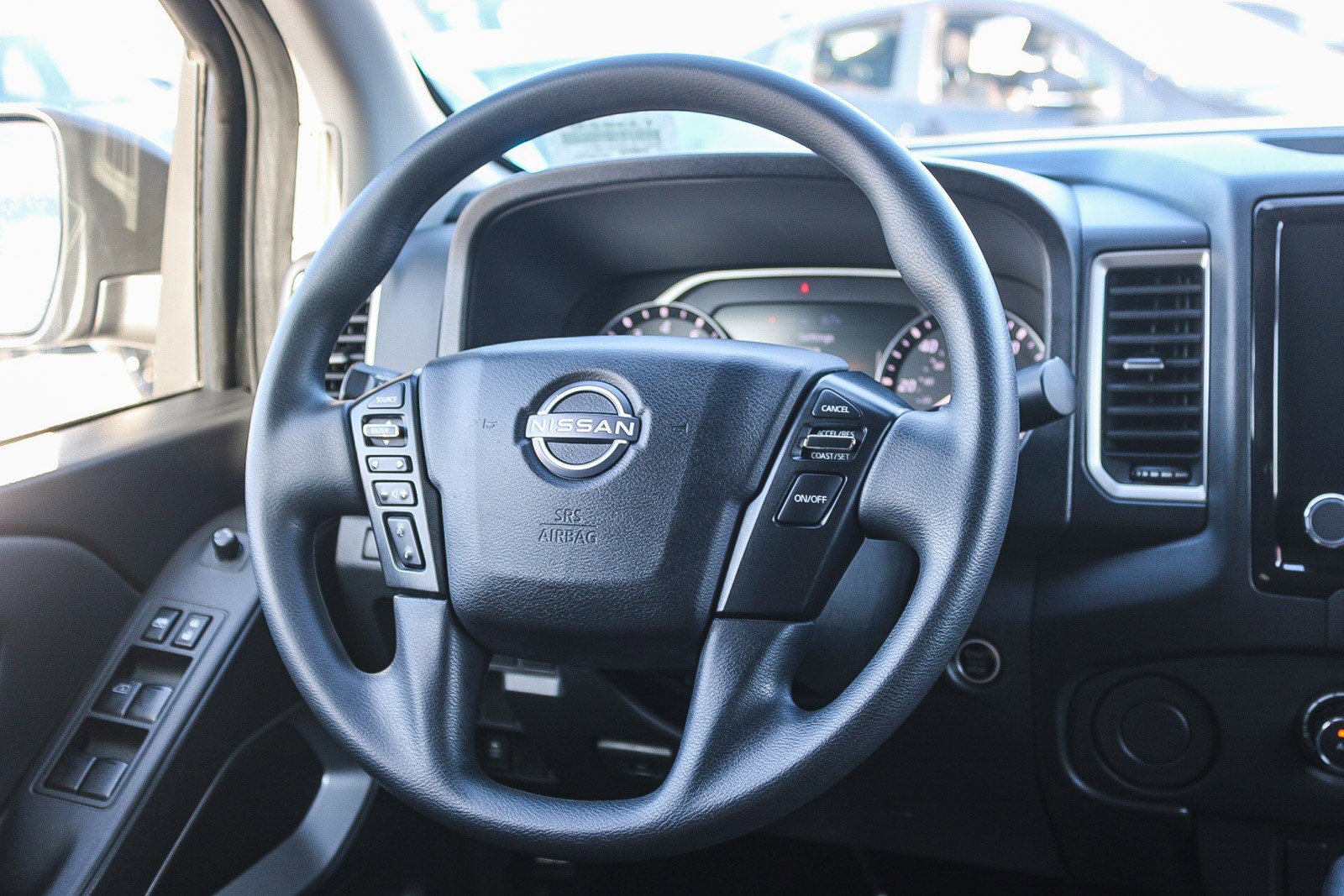 Used 2024 Nissan Frontier SV image 16