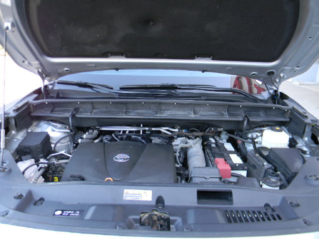 Used 2022 Toyota Highlander LE AWD/4WD image 9