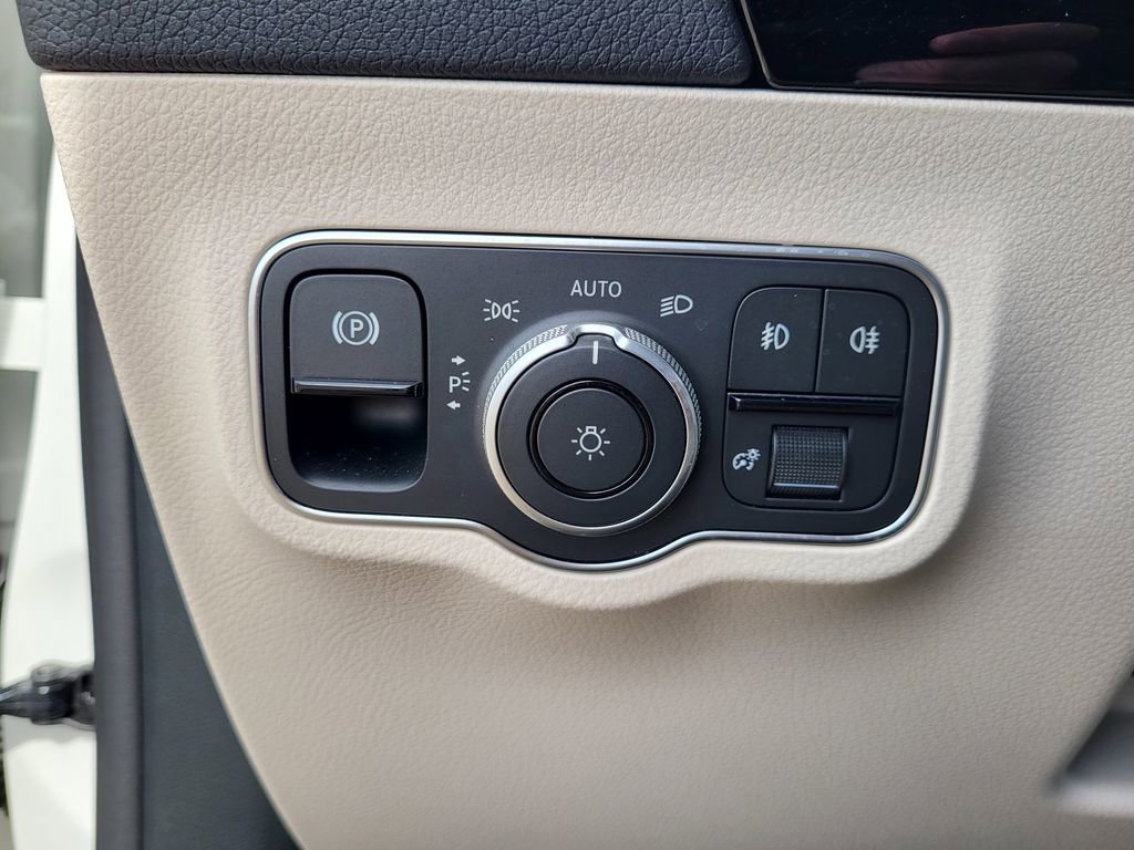 Used 2025 Mercedes-Benz GLA 250 4MATIC image 23