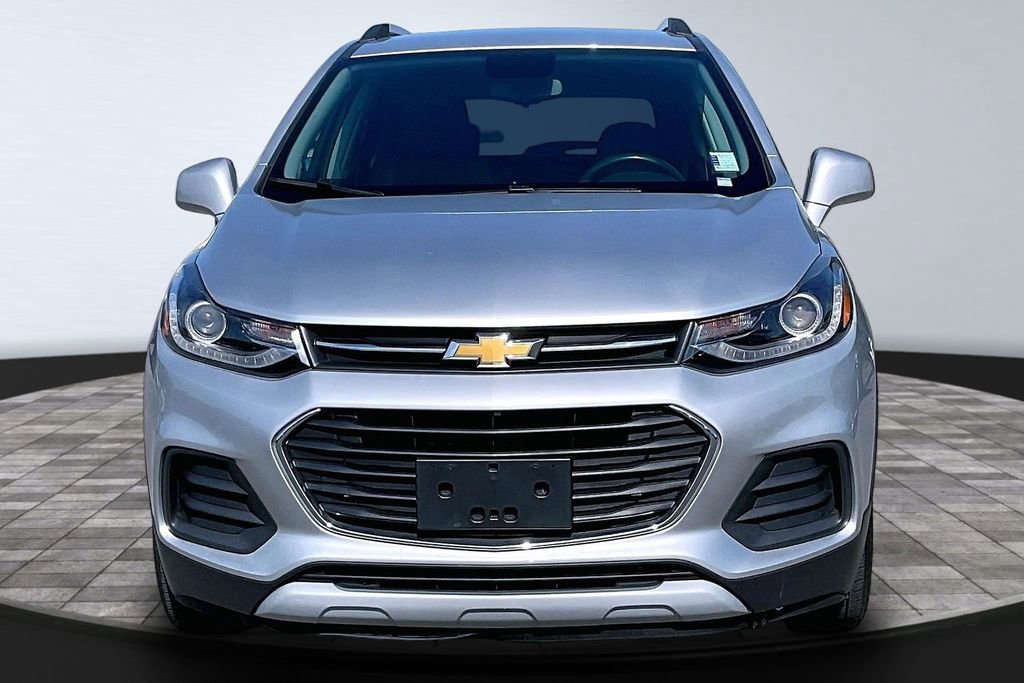 Used 2020 Chevrolet Trax LT w/ LT Convenience Package FWD image 3