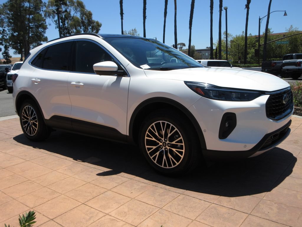 Certified 2024 Ford Escape SE w/ PHEV Premium Package FWD image 6