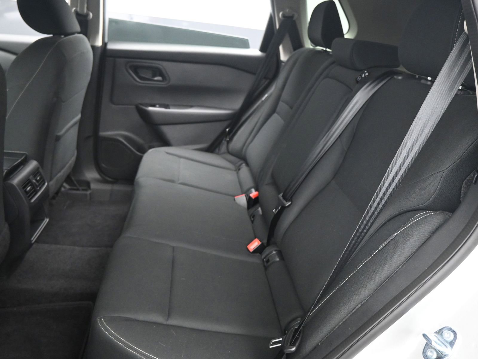 Used 2025 Nissan Rogue S image 11