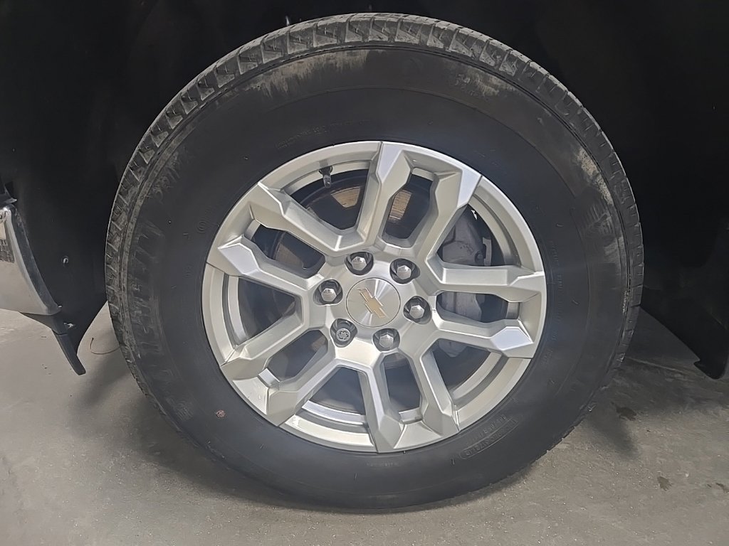 Used 2023 Chevrolet Silverado 1500 LT AWD/4WD image 11