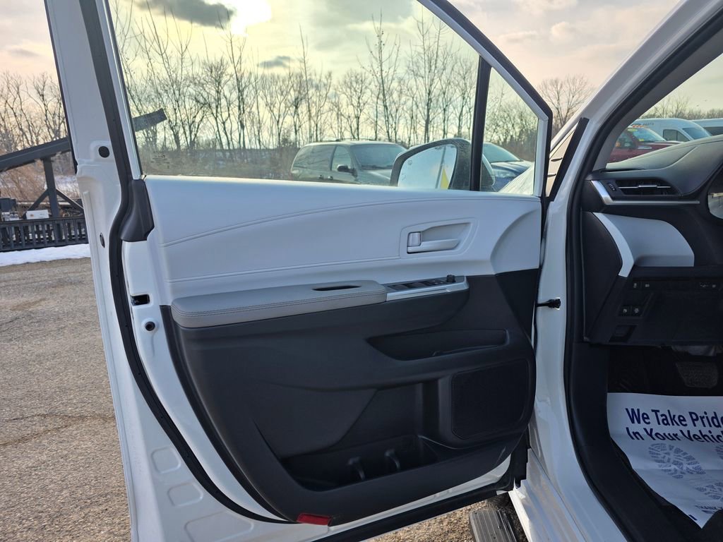 Used 2026 Toyota Sienna LE image 16