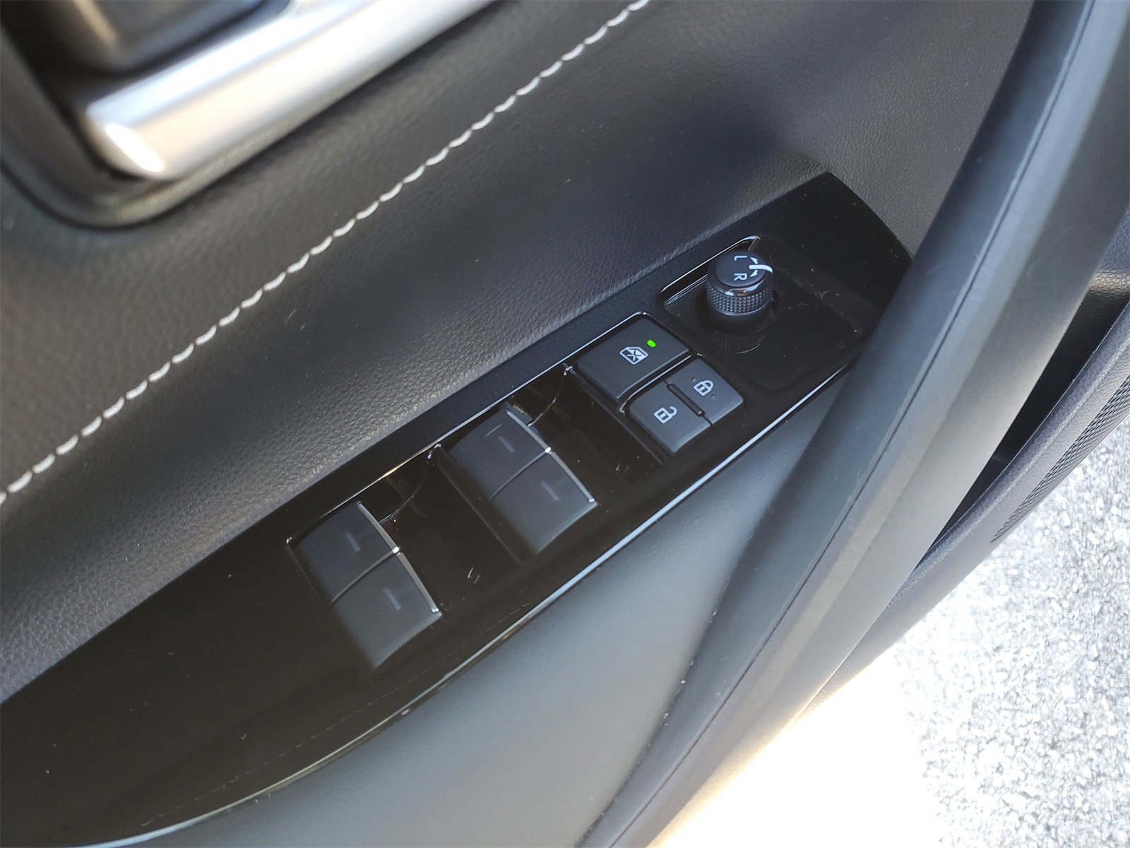 Used 2024 Toyota Corolla SE image 19