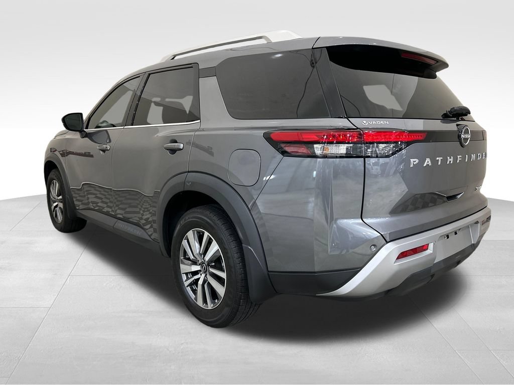 Used 2023 Nissan Pathfinder SL AWD/4WD image 3