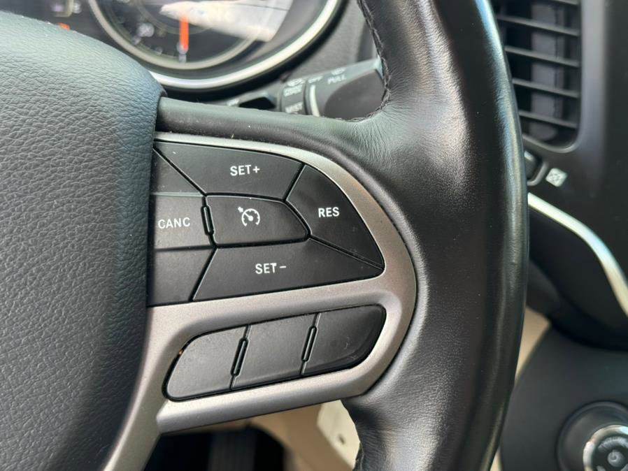 Used 2019 Jeep Cherokee Latitude w/ Cold Weather Group image 20