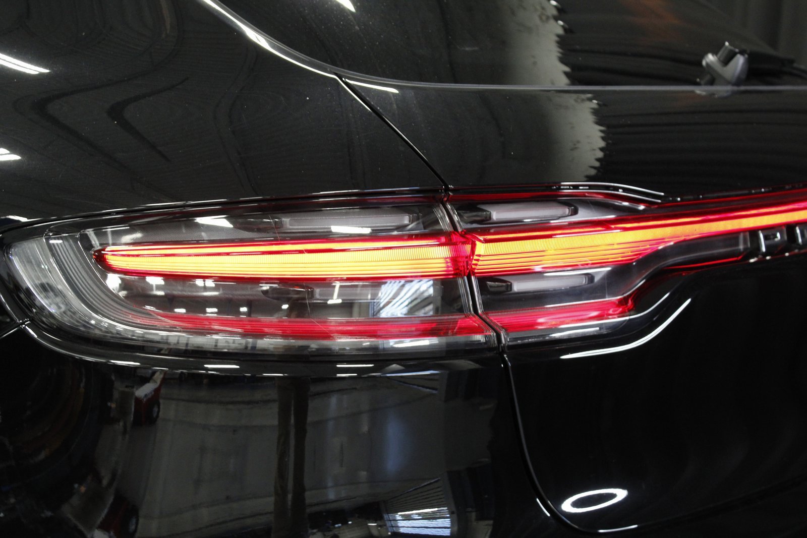 Used 2025 Porsche Macan image 16