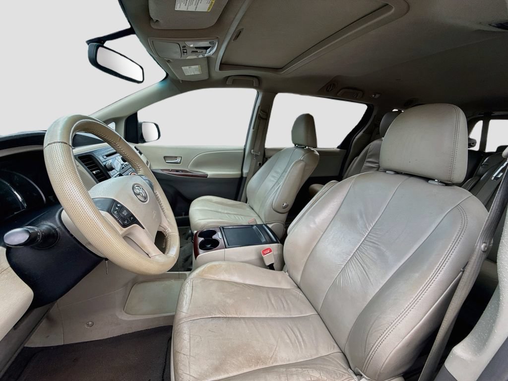 Used 2011 Toyota Sienna XLE FWD image 12