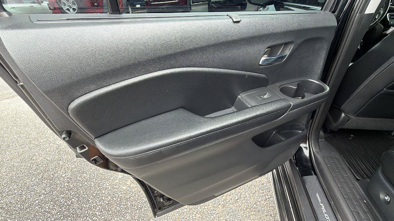 Used 2020 Honda Pilot Touring image 21