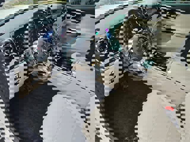 Used 2025 Mercedes-Benz GLC 300 GLC 300 image 2