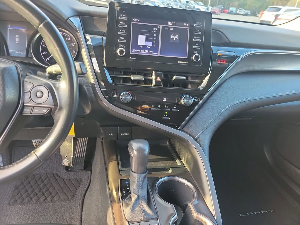 Certified 2022 Toyota Camry SE image 18