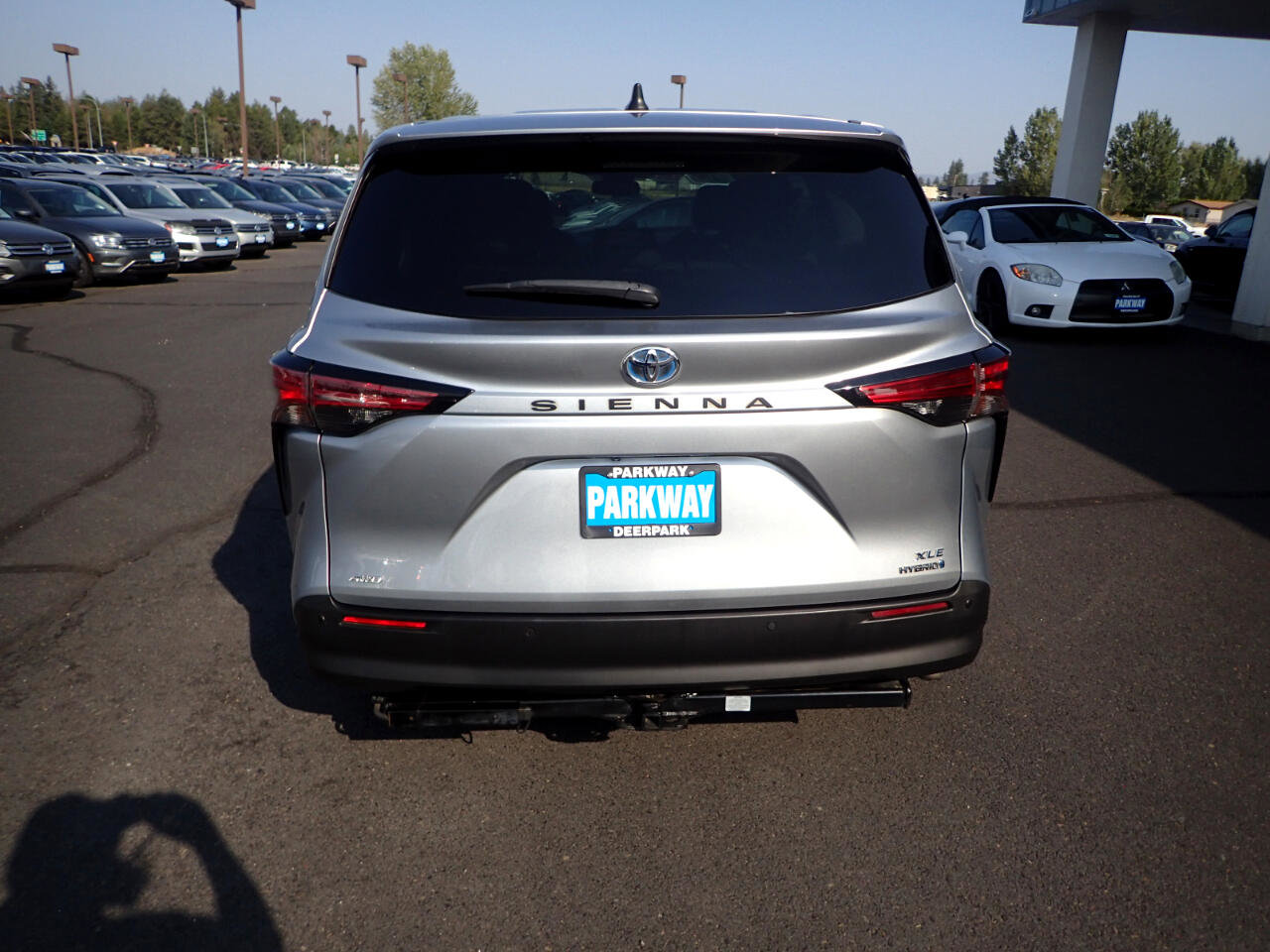 Used 2021 Toyota Sienna XLE image 4