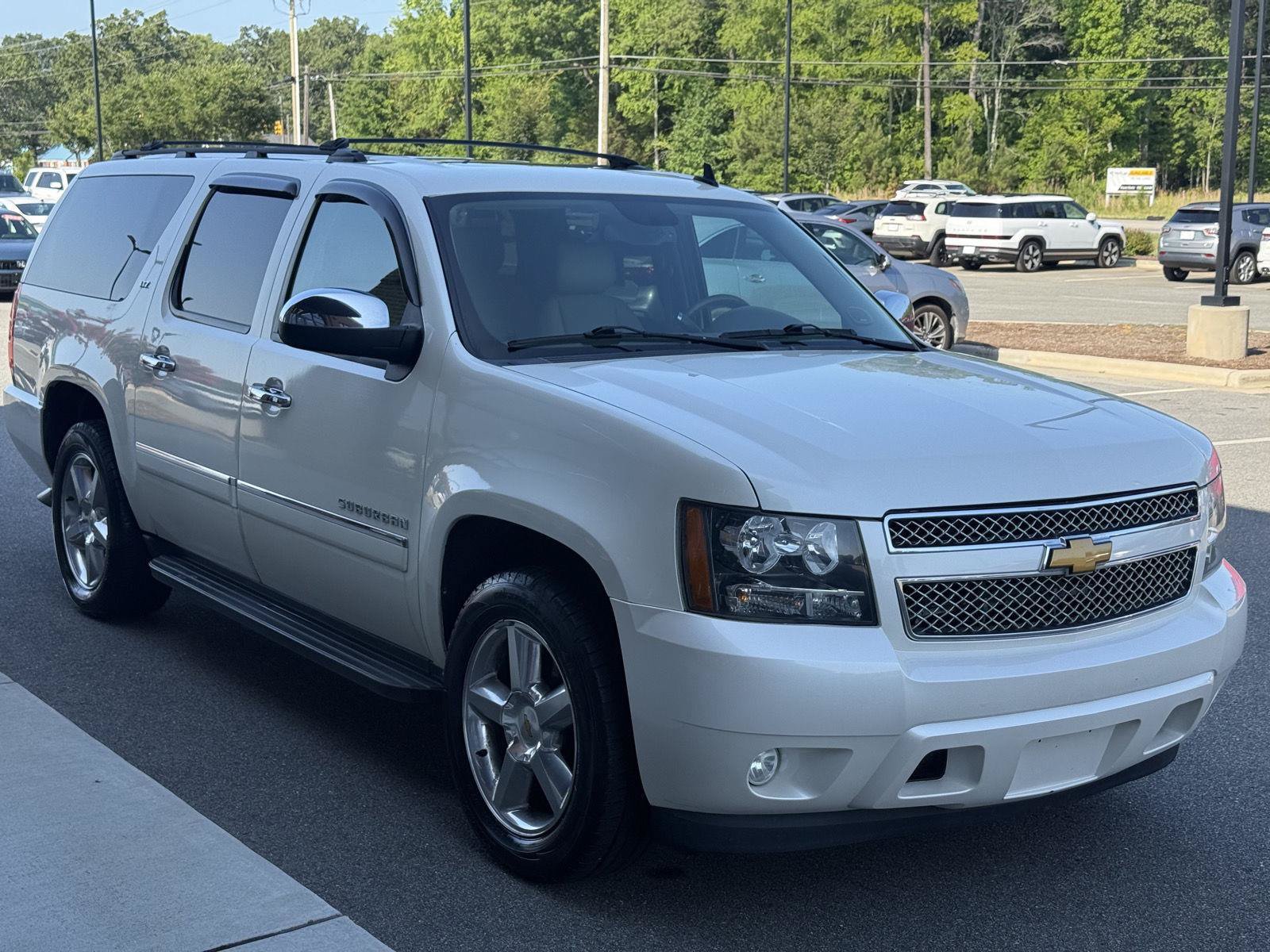 Used 2014 Chevrolet Suburban LTZ RWD image 8