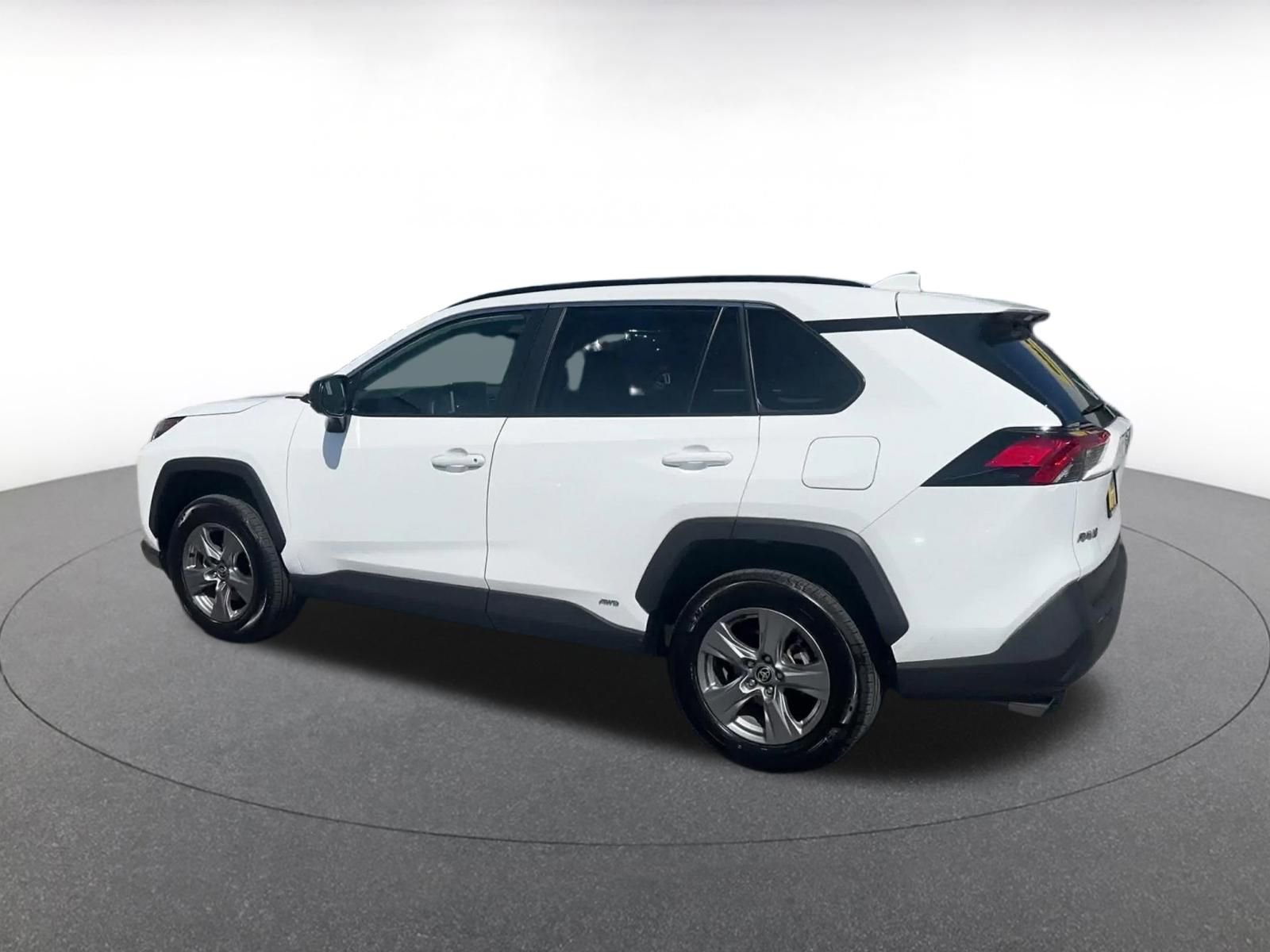 Used 2025 Toyota RAV4 LE AWD/4WD image 10