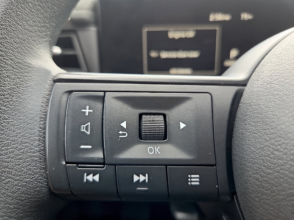 Used 2025 Nissan Kicks S FWD image 19