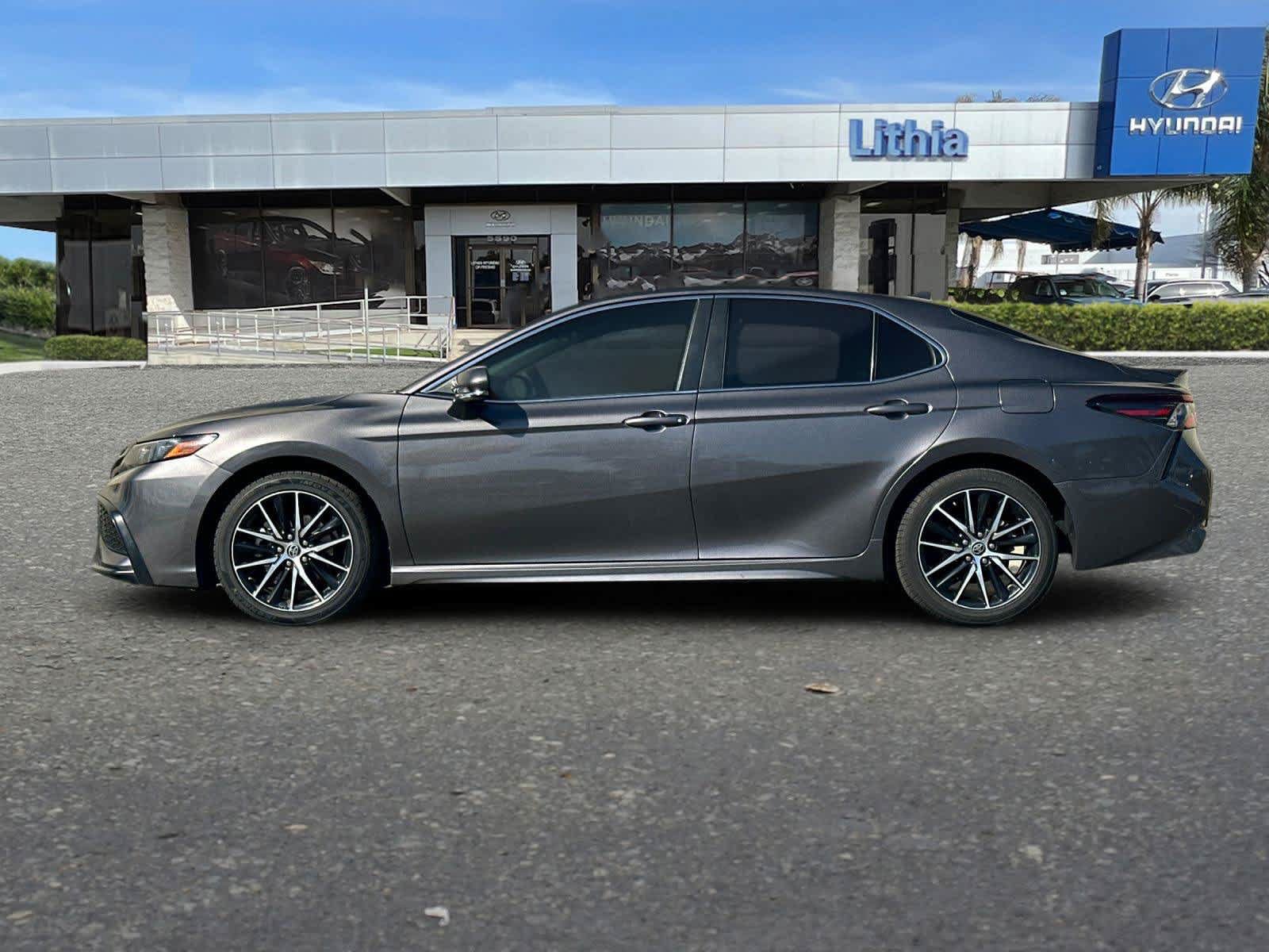 Used 2023 Toyota Camry SE FWD image 6