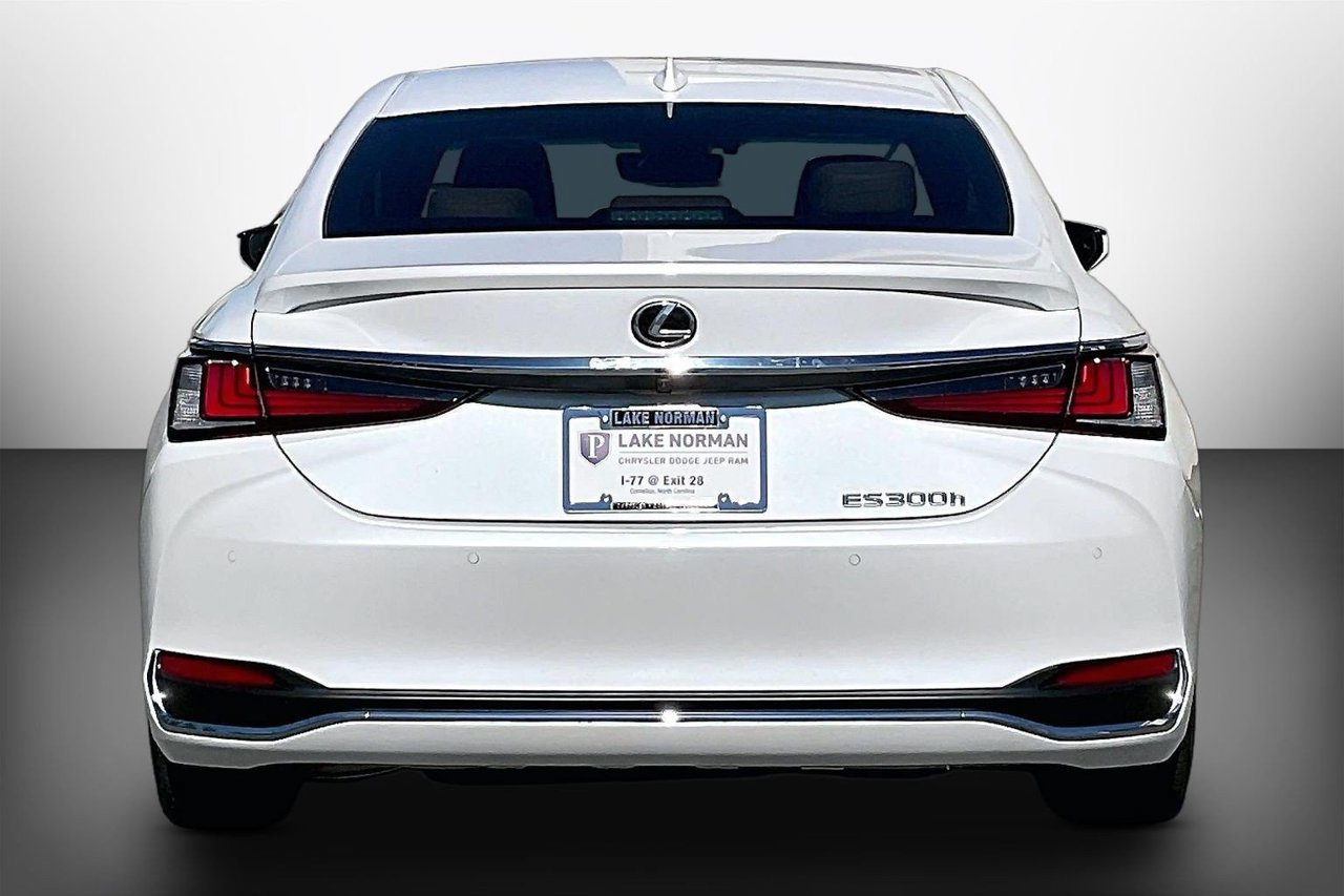 Used 2025 Lexus ES 300h w/ Premium Package FWD image 7