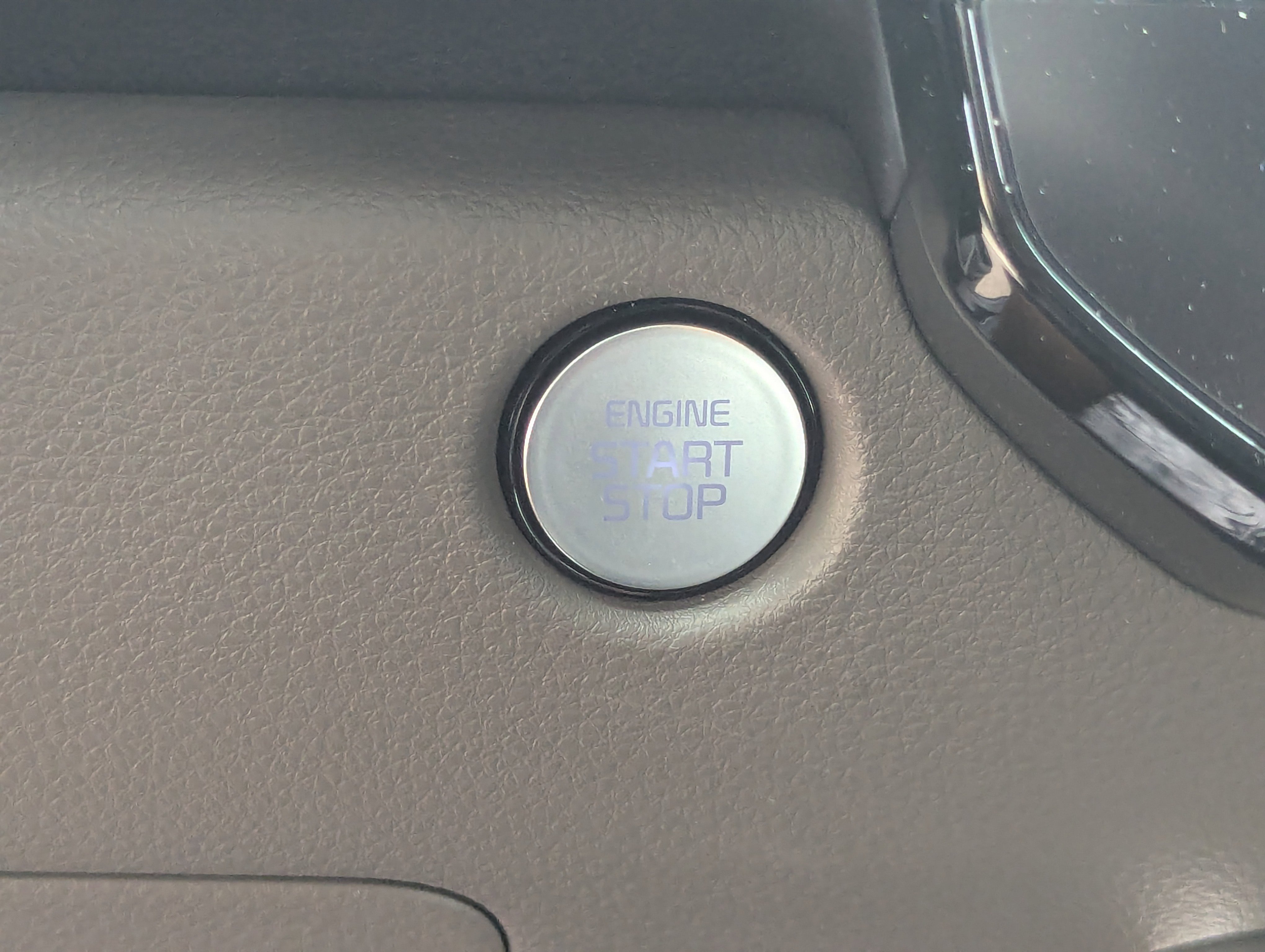Certified 2025 Kia Carnival EX image 31