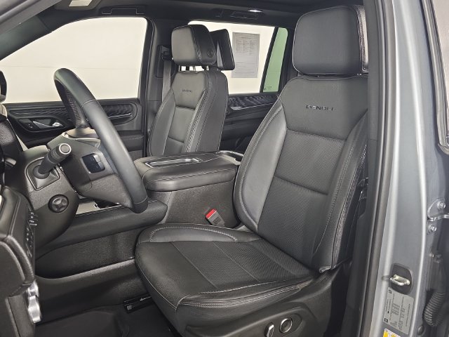 Used 2023 GMC Yukon XL Denali AWD/4WD image 25