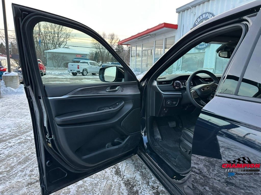 Used 2024 Jeep Grand Cherokee Limited image 12