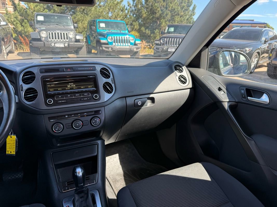 Used 2013 Volkswagen Tiguan S image 25