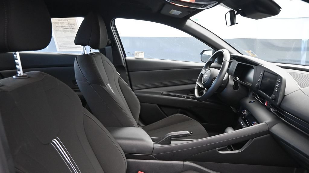 Certified 2025 Hyundai Elantra Sport FWD image 10