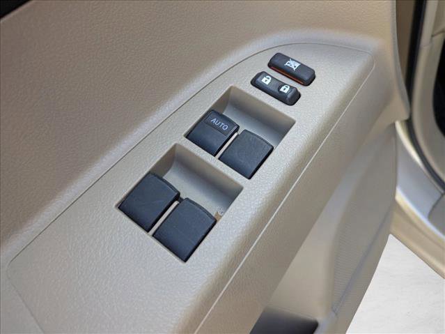 Used 2013 Toyota Highlander SE image 12