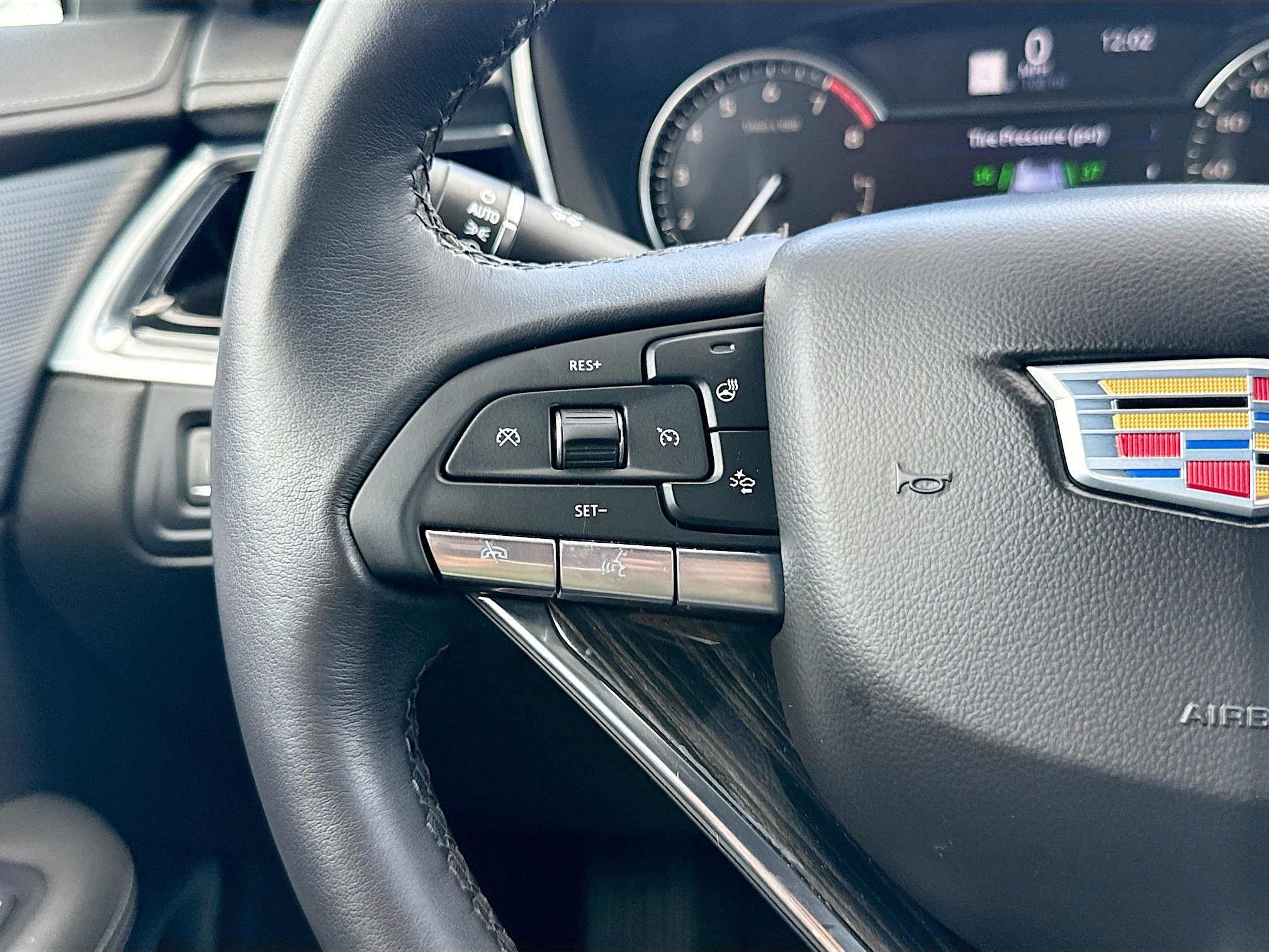 Used 2024 Cadillac XT6 Premium Luxury FWD image 39