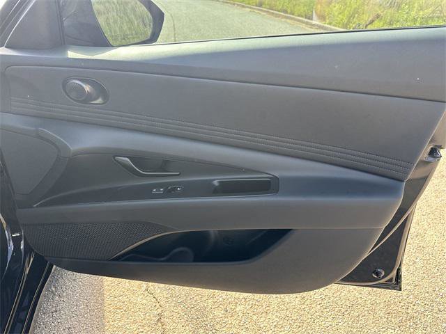 New 2025 Hyundai Elantra Limited image 14