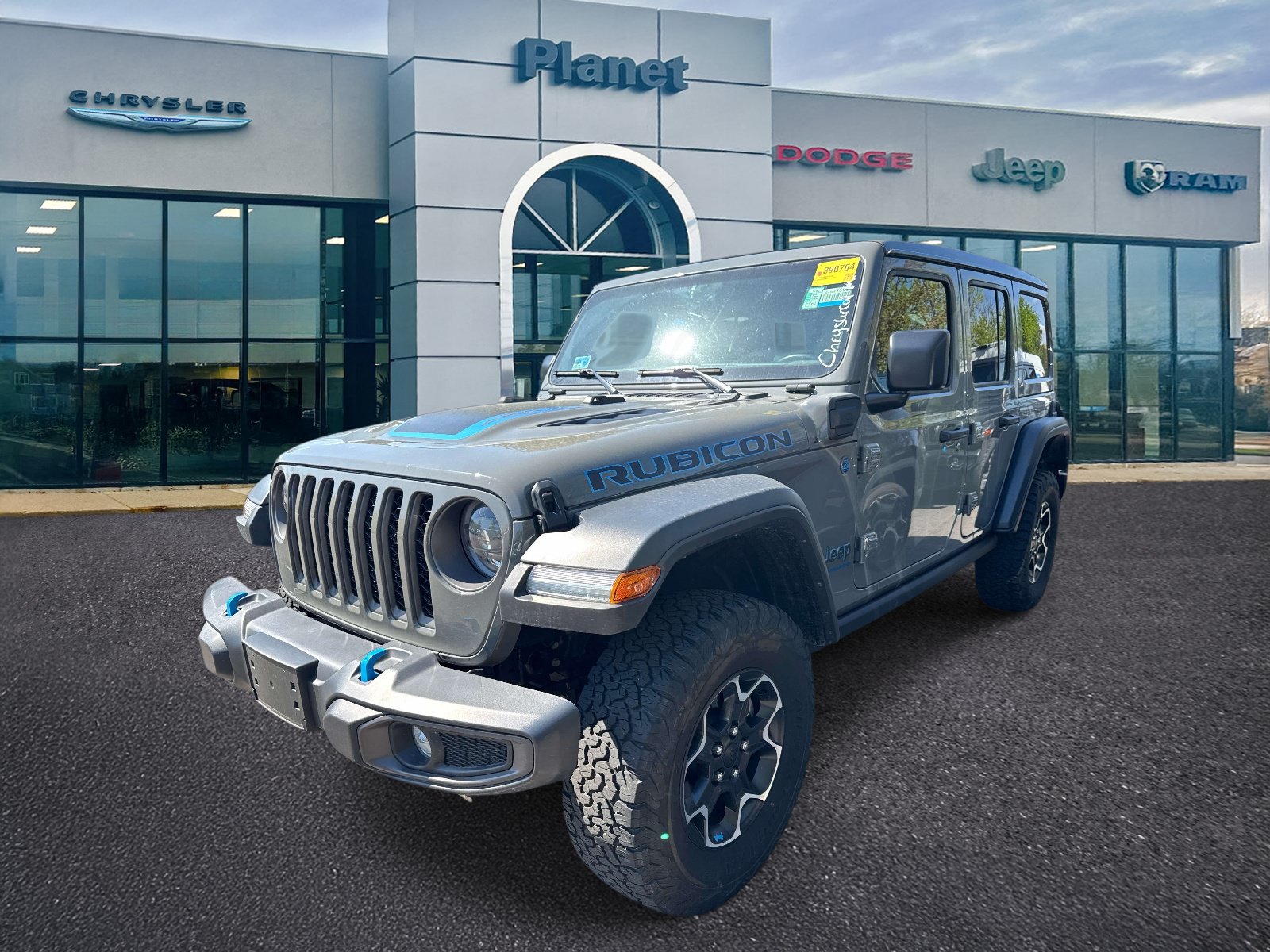 Used 2023 Jeep Wrangler Unlimited Rubicon 4xe w/ Cold Weather Group AWD/4WD image 4