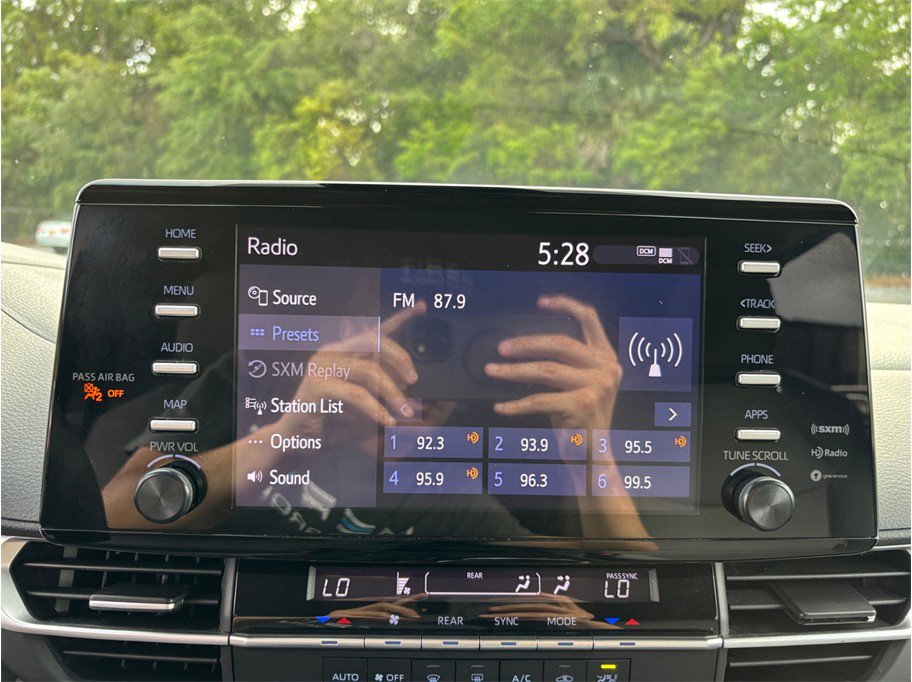 Used 2021 Toyota Sienna LE FWD image 25