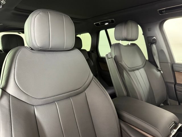 Used 2025 Land Rover Range Rover SE AWD/4WD image 31