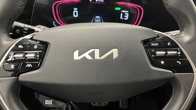 Used 2024 Kia Niro EX Touring FWD image 16
