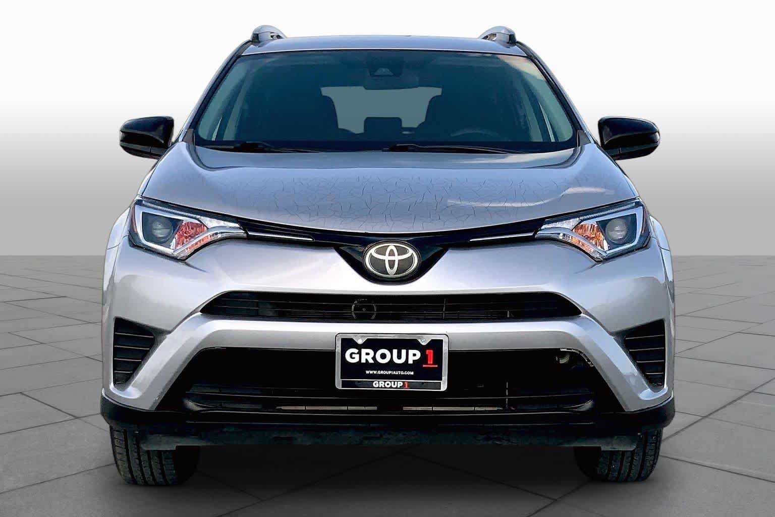 Used 2017 Toyota RAV4 LE FWD image 4