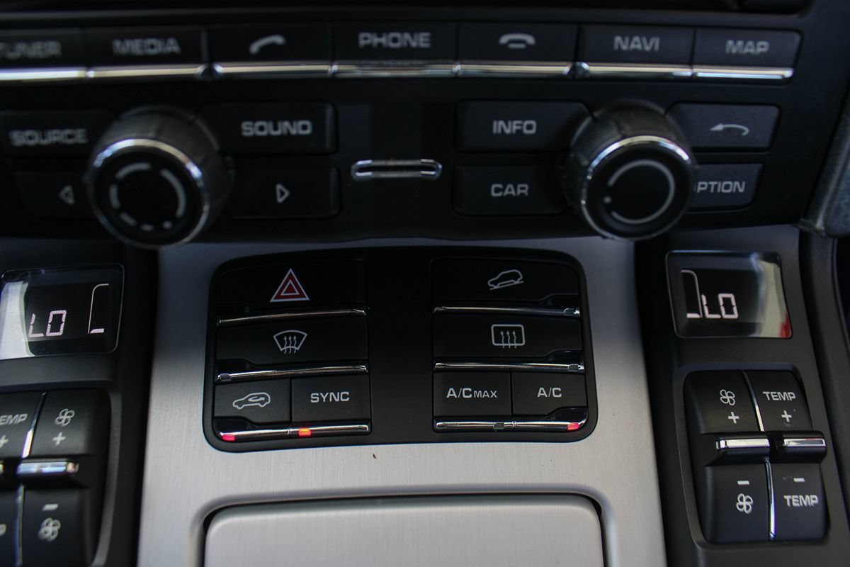 Used 2015 Porsche Cayenne Turbo AWD/4WD image 34