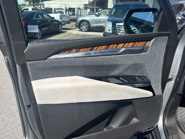 Certified 2026 Cadillac Escalade Platinum Sport w/ LPO, ONYX Package AWD/4WD image 10