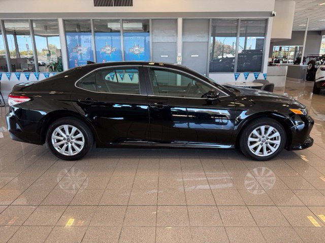 Used 2020 Toyota Camry LE w/ Convenience Package FWD image 2