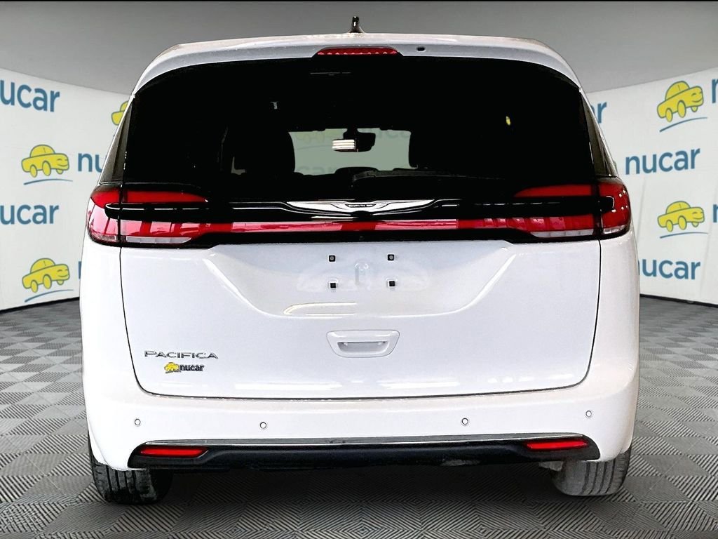 Used 2023 Chrysler Pacifica Touring-L image 5