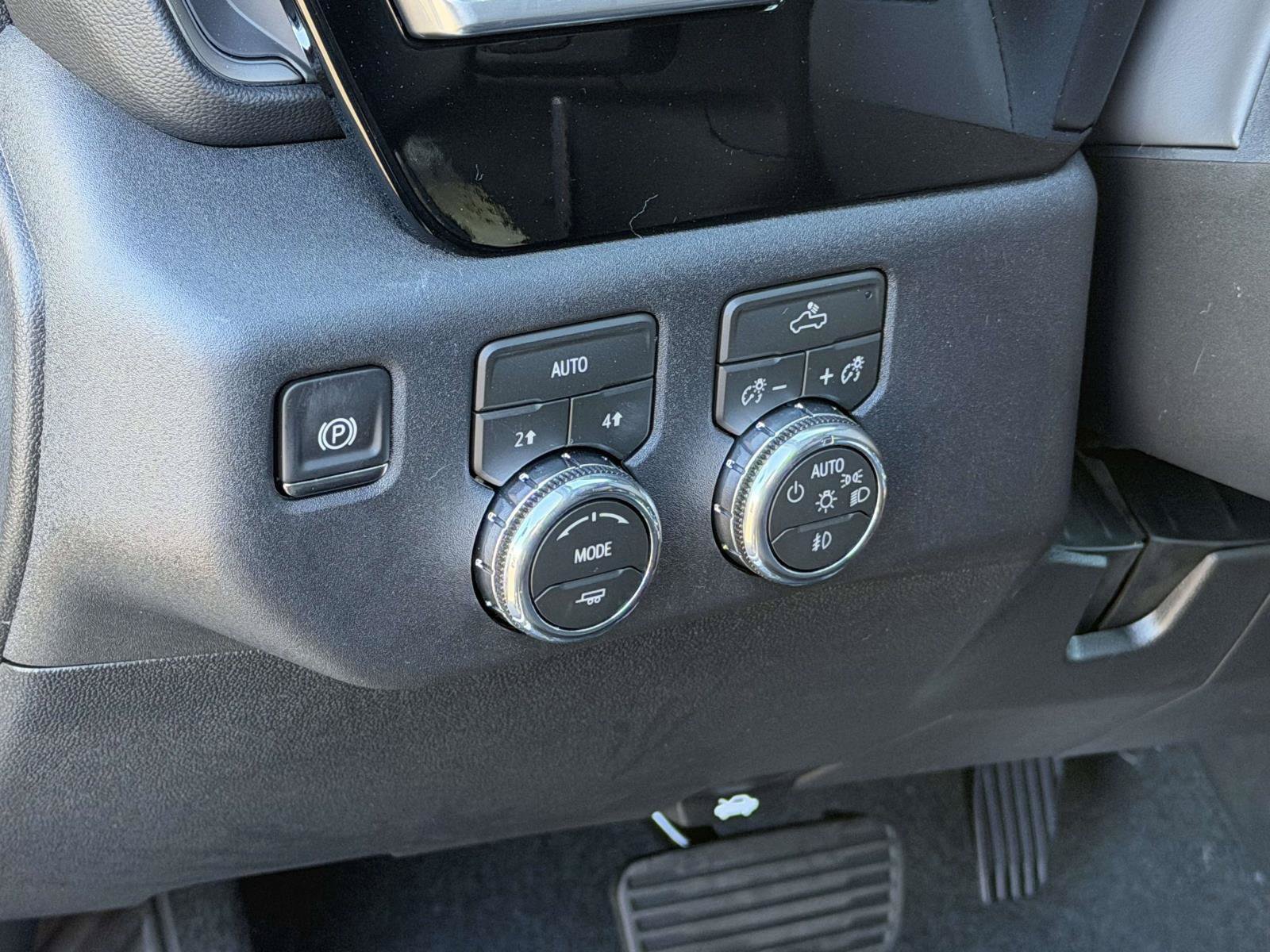 New 2026 GMC Sierra 1500 Elevation w/ Preferred Package AWD/4WD image 18
