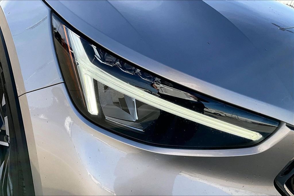 Used 2023 Volvo XC40 B4 Plus w/ Protection Package Premier image 39